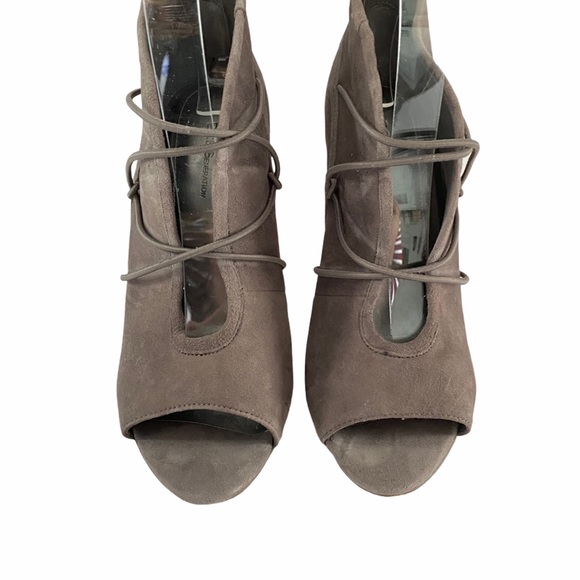 BCBGeneration Corrina-X Dark Stone Grey Leather Peep Toe Pump Heels Size 6 M - Picture 5 of 8